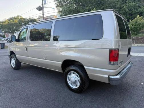 2013 Ford E350 Super Duty XLT