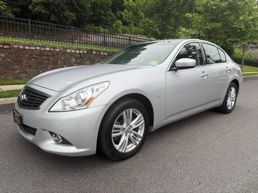 2015 INFINITI Q40 Base