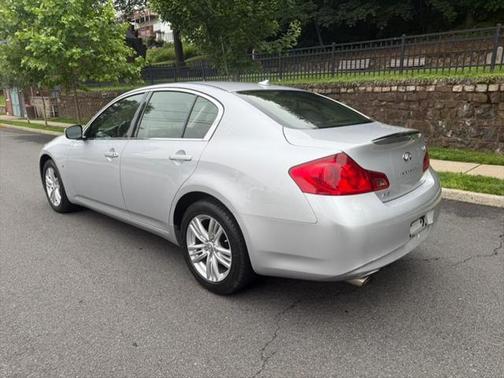 2015 INFINITI Q40 Base