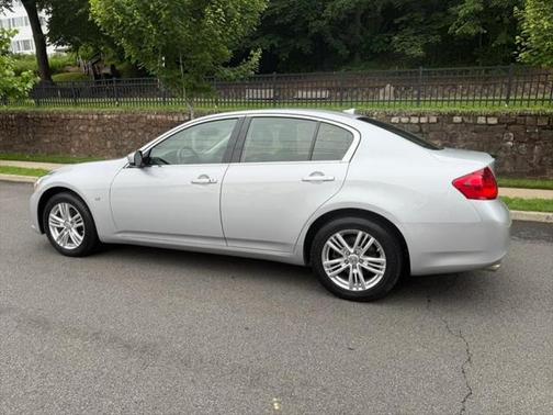 2015 INFINITI Q40 Base