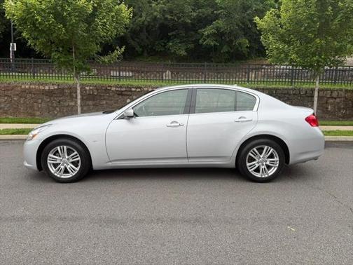2015 INFINITI Q40 Base