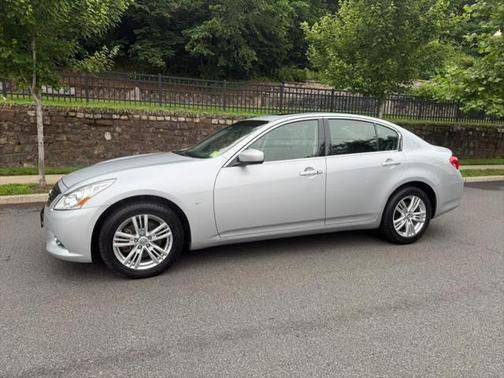 2015 INFINITI Q40 Base