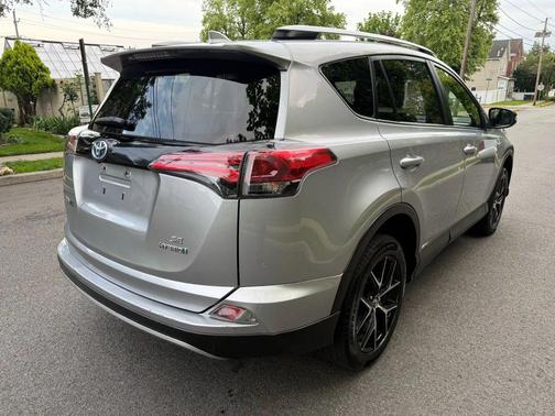 2017 Toyota RAV4 Hybrid SE