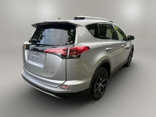 2017 Toyota RAV4 Hybrid SE