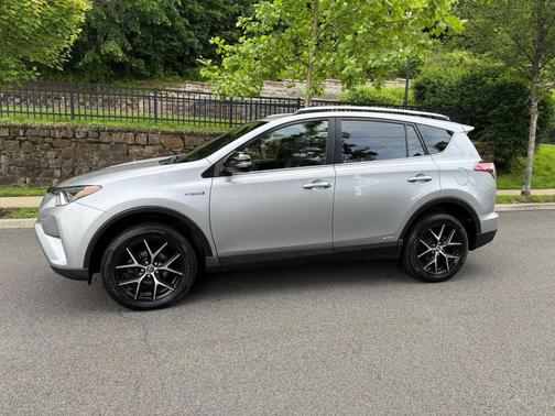 2017 Toyota RAV4 Hybrid SE