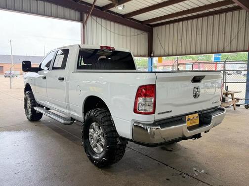 Bright White Clearcoat 2024 RAM 2500 Big Horn Crew Cab 4x4 6'4' Box