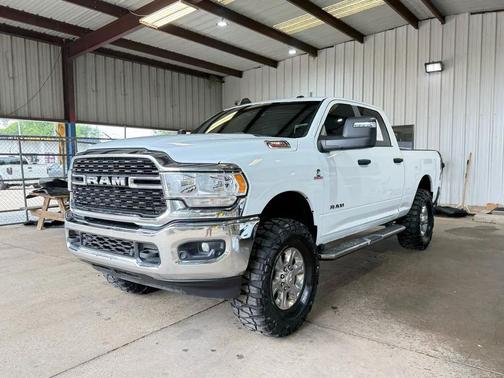 Bright White Clearcoat 2024 RAM 2500 Big Horn Crew Cab 4x4 6'4' Box