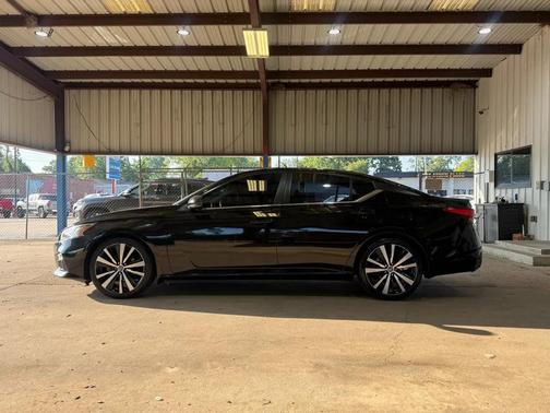 Super Black 2021 Nissan Altima SR VC-Turbo FWD