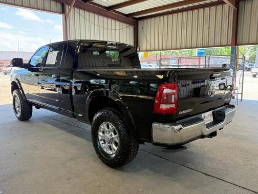 Diamond Black Crystal Pearlcoat 2019 RAM 3500 Laramie Mega Cab 4x4 6'4' Box