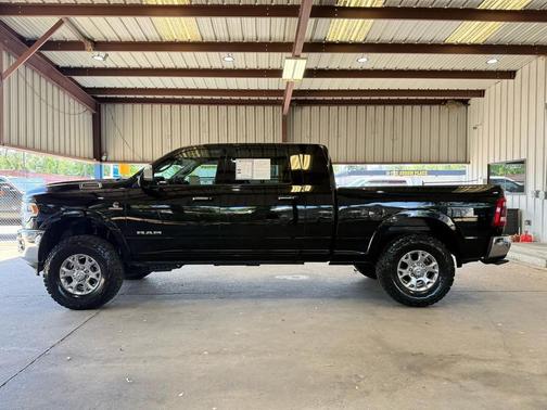 Diamond Black Crystal Pearlcoat 2019 RAM 3500 Laramie Mega Cab 4x4 6'4' Box