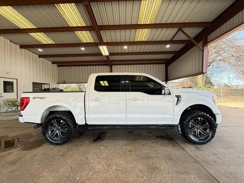 Oxford White 2022 Ford F-150 XLT