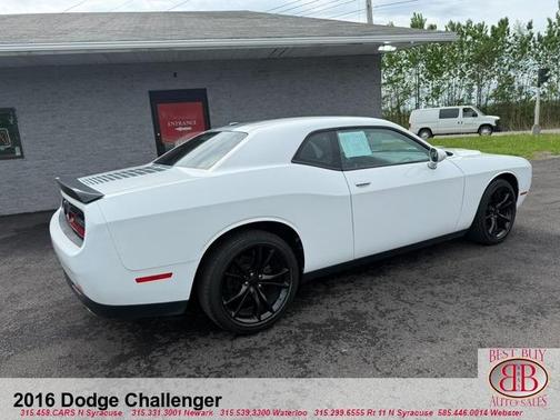 White 2016 Dodge Challenger SXT