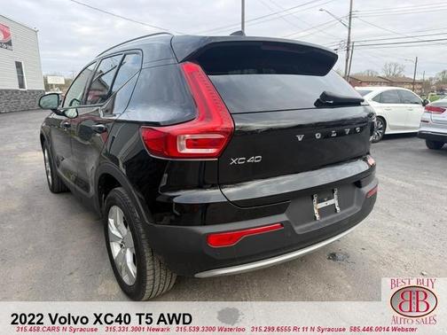 Black 2022 Volvo XC40 T5 Momentum