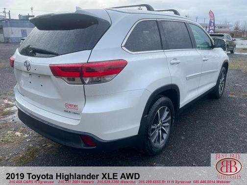 White 2019 Toyota Highlander XLE