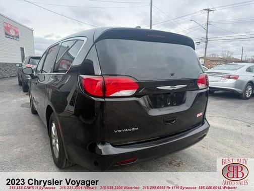 2023 Chrysler Voyager LX