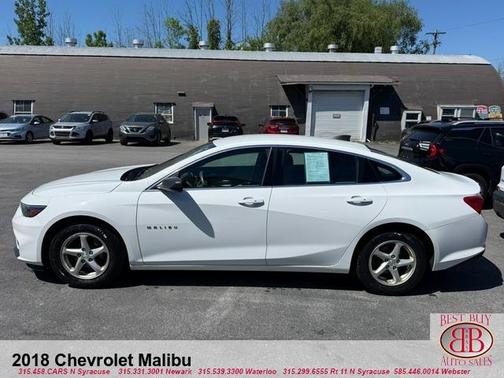 White 2018 Chevrolet Malibu 1FL