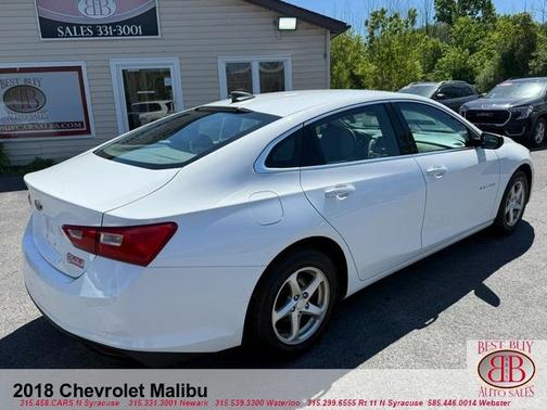 White 2018 Chevrolet Malibu 1FL