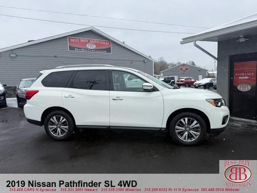 White 2019 Nissan Pathfinder SL