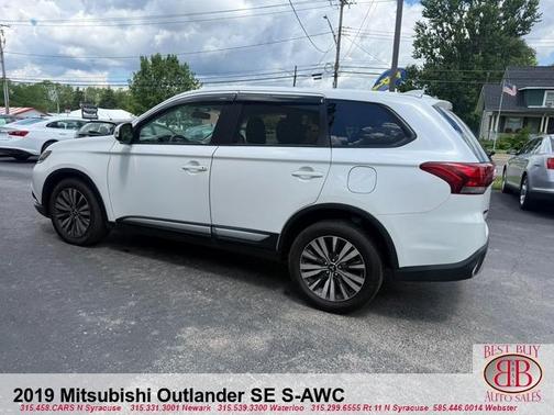 White 2019 Mitsubishi Outlander SE