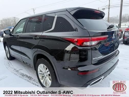2022 Mitsubishi Outlander ES