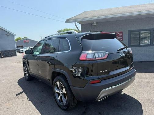 Black 2019 Jeep Cherokee Limited