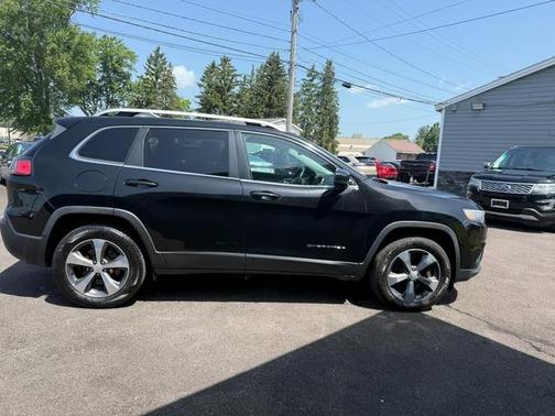Black 2019 Jeep Cherokee Limited