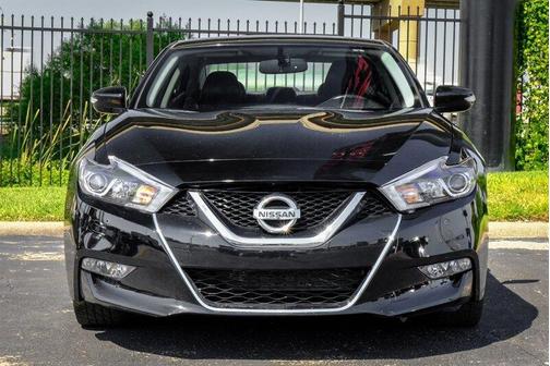 Photo 3 of 32 of 2018 Nissan Maxima 3.5 SV