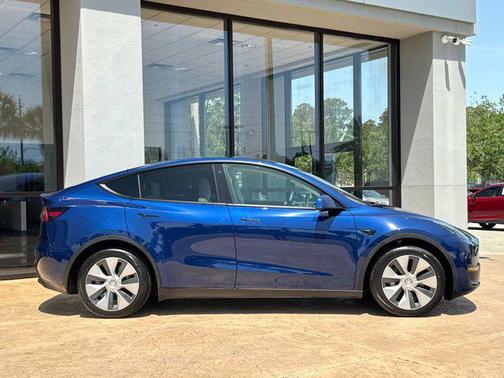 2022 Tesla Model Y Long Range Dual Motor All-Wheel Drive
