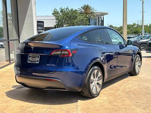 2022 Tesla Model Y Long Range Dual Motor All-Wheel Drive