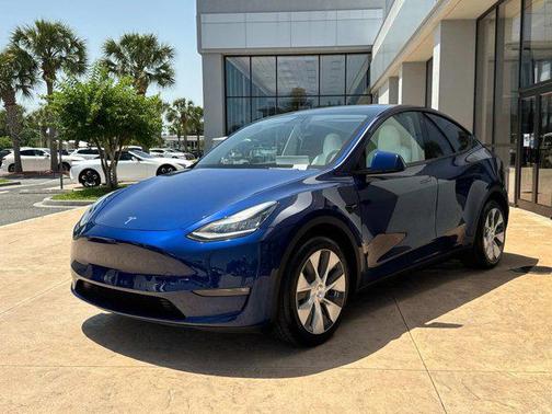 2022 Tesla Model Y Long Range Dual Motor All-Wheel Drive