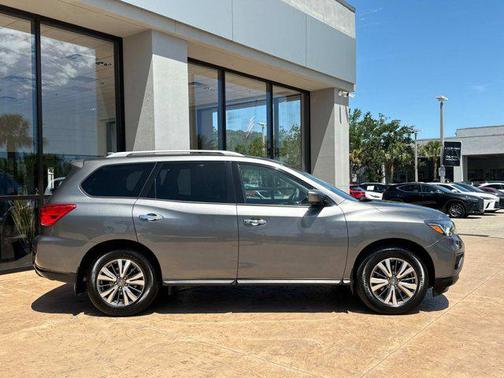 2019 Nissan Pathfinder SL