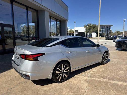 2020 Nissan Altima SR FWD