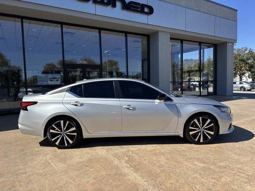 2020 Nissan Altima SR FWD