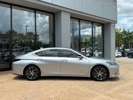 2022 Lexus ES 350 Base