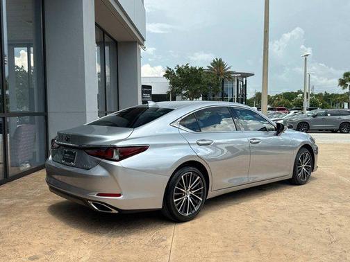 2022 Lexus ES 350 Base