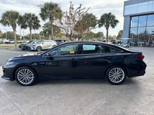 2019 Toyota Avalon Hybrid Limited
