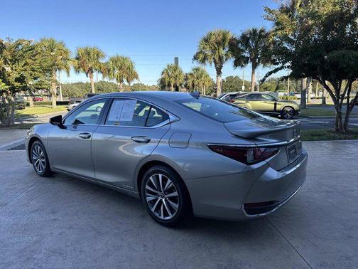 2021 Lexus ES 300h Base
