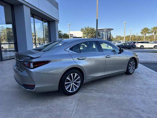 2021 Lexus ES 300h Base