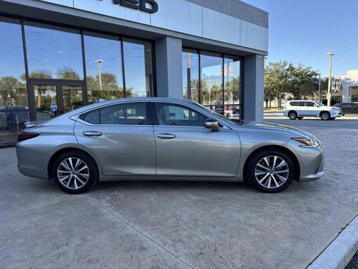 2021 Lexus ES 300h Base