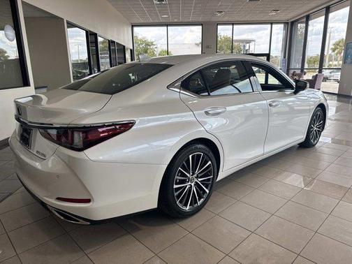 2025 Lexus ES 350 Base