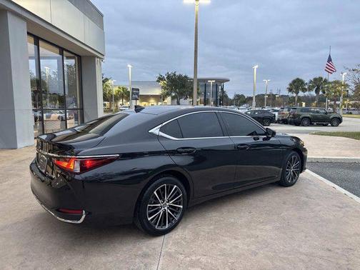 2024 Lexus ES 250 Base