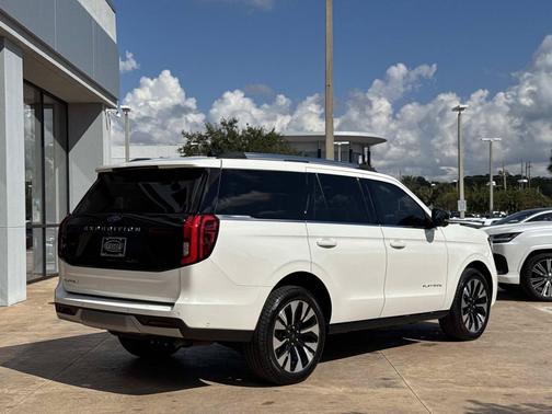 Star White Metallic Tri-Coat 2025 Ford Expedition Platinum