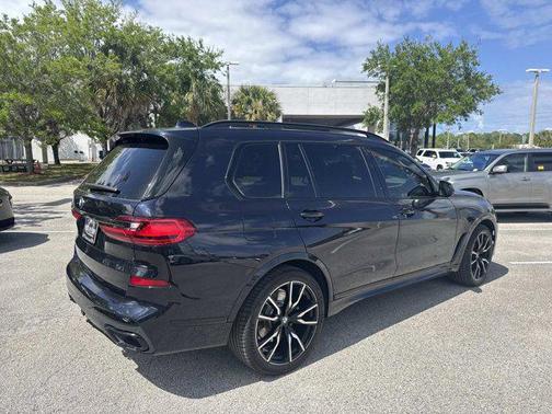Carbon Black Metallic 2022 BMW X7 xDrive40i