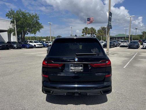 Carbon Black Metallic 2022 BMW X7 xDrive40i