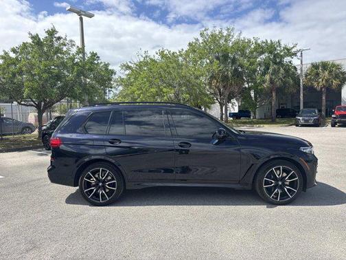 Carbon Black Metallic 2022 BMW X7 xDrive40i