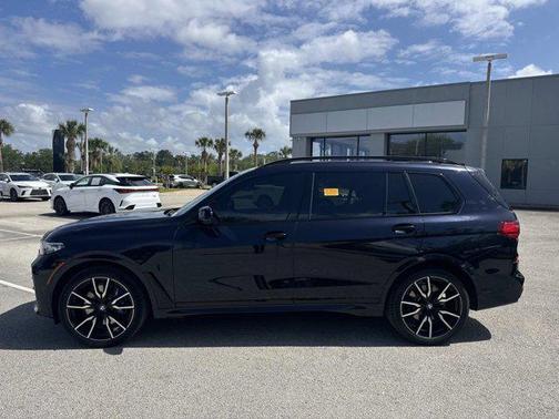 Carbon Black Metallic 2022 BMW X7 xDrive40i