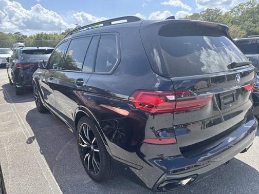 Carbon Black Metallic 2022 BMW X7 xDrive40i