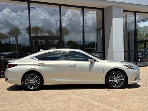 Moonbeam Beige Met 2025 Lexus ES 300h Base