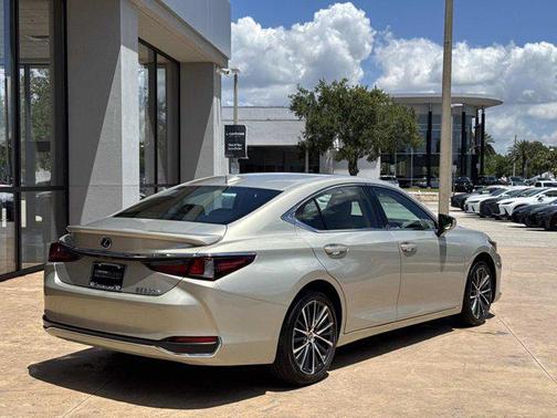 Moonbeam Beige Met 2025 Lexus ES 300h Base