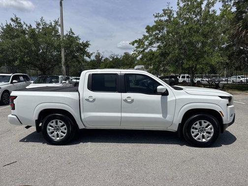 Glacier White 2024 Nissan Frontier SV